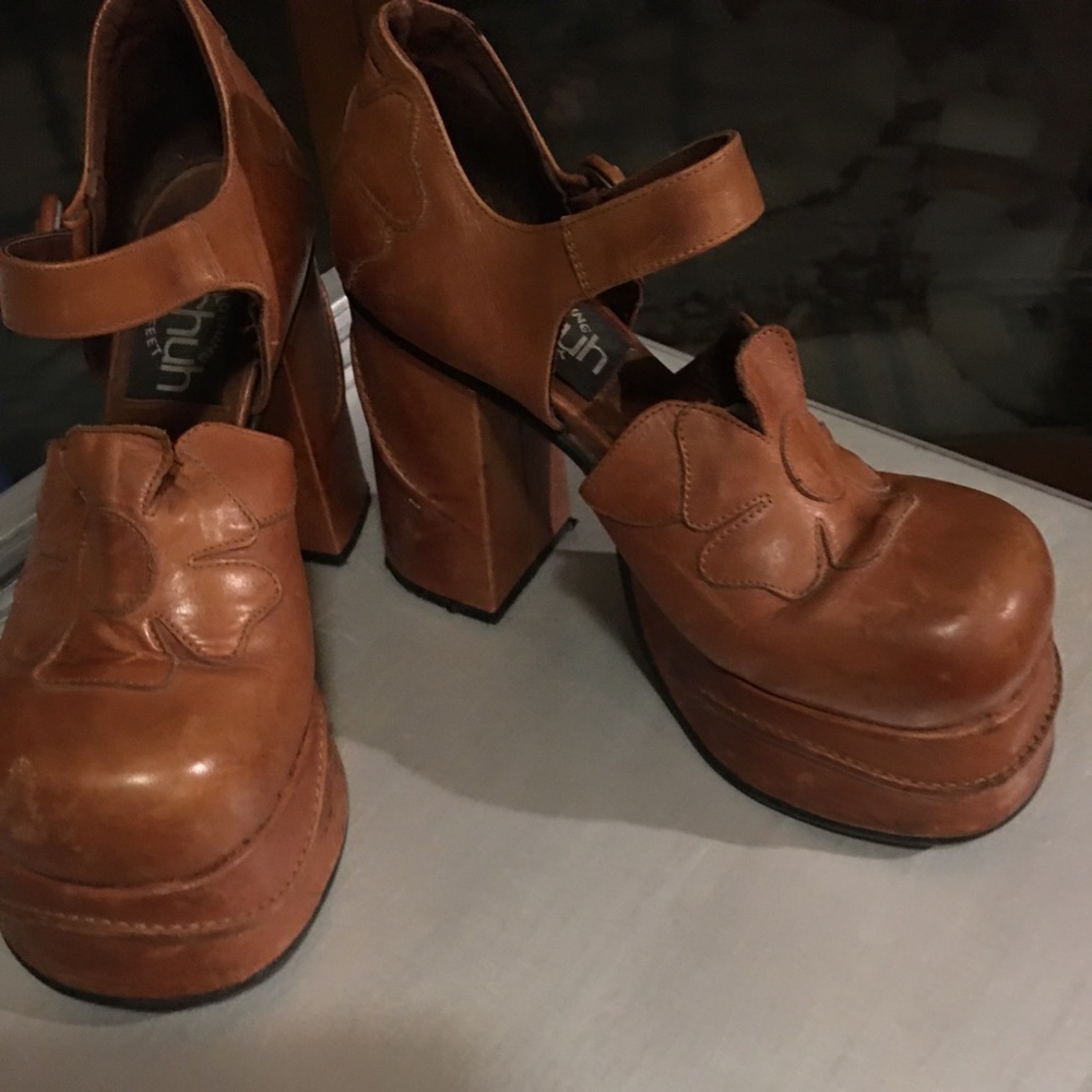 Vintage Schuh For Feet Mary Janes size 38C